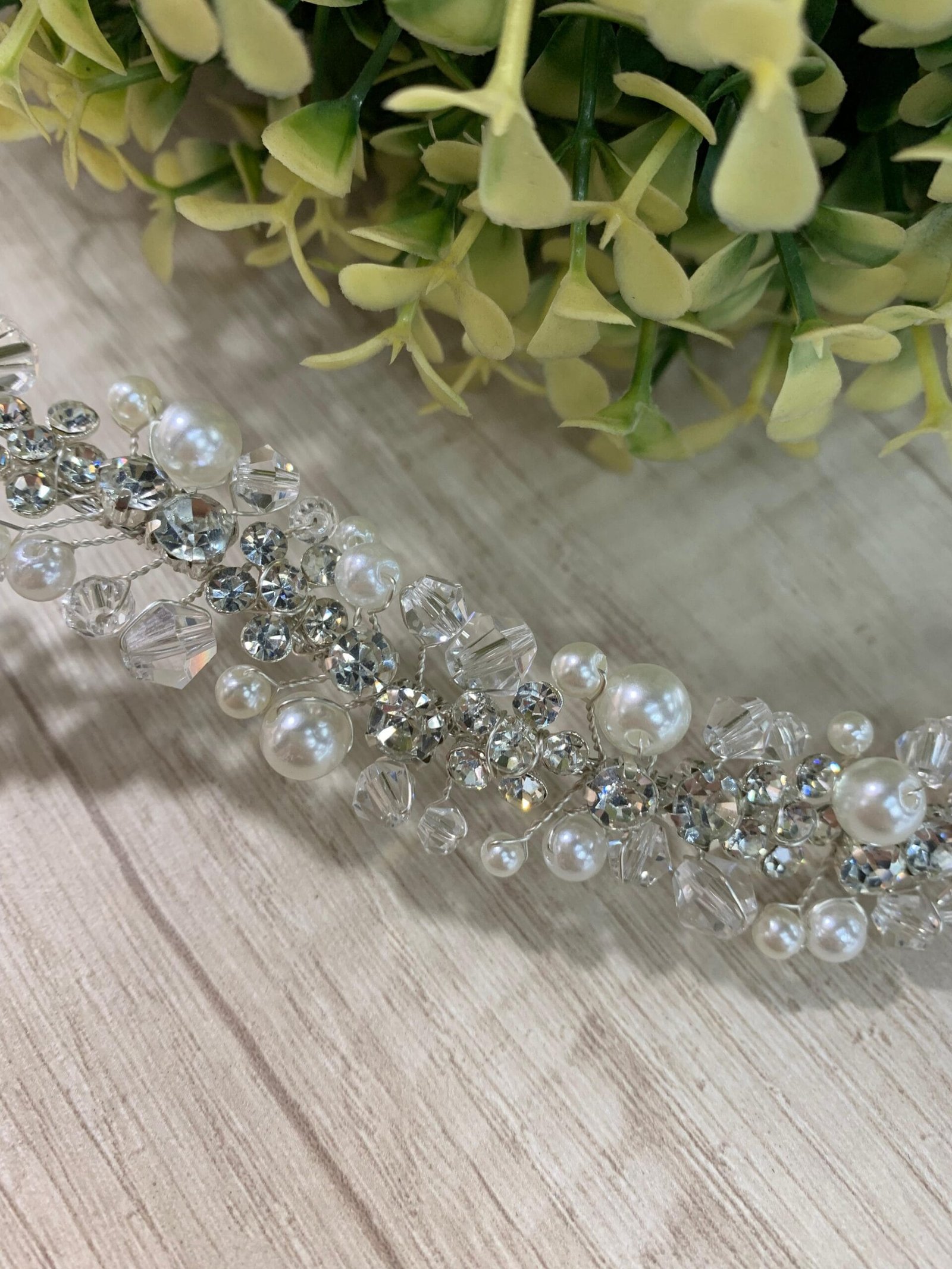 WhatsApp Image 2026-01-26 at 17.07.15 (1) Tocado novia cinta perlas y cristales 31 cm - Imagen 3