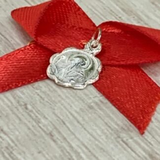 Colgante plata San Benito cinta roja