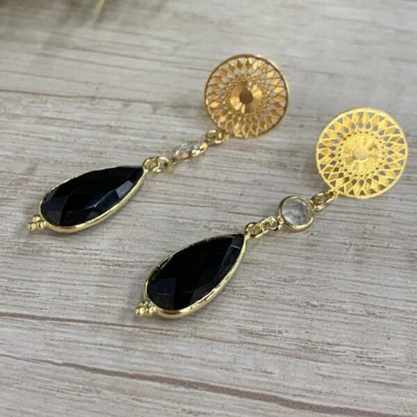 Aros onix circon baño oro