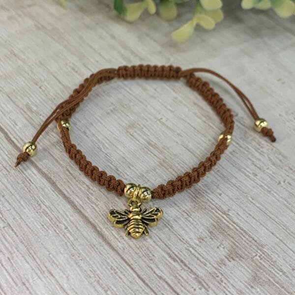 Pulsera Macrame café baño oro abeja