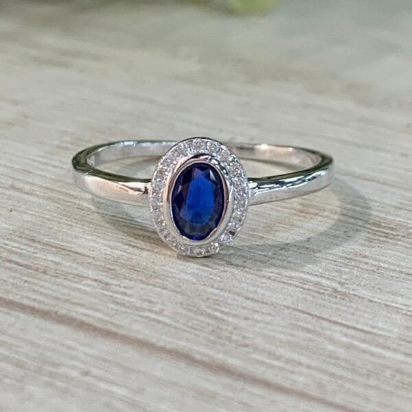 Anillo plata rodinada circon azul ovalado microcircones N19
