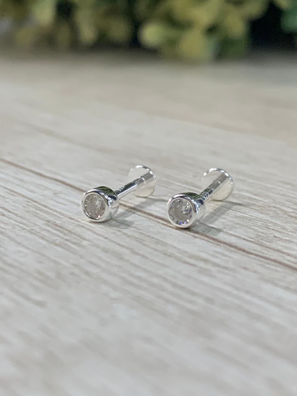 WhatsApp Image 2026-03-02 at 12.51.56 Piercing plata flat circon 4 mm - Imagen 1