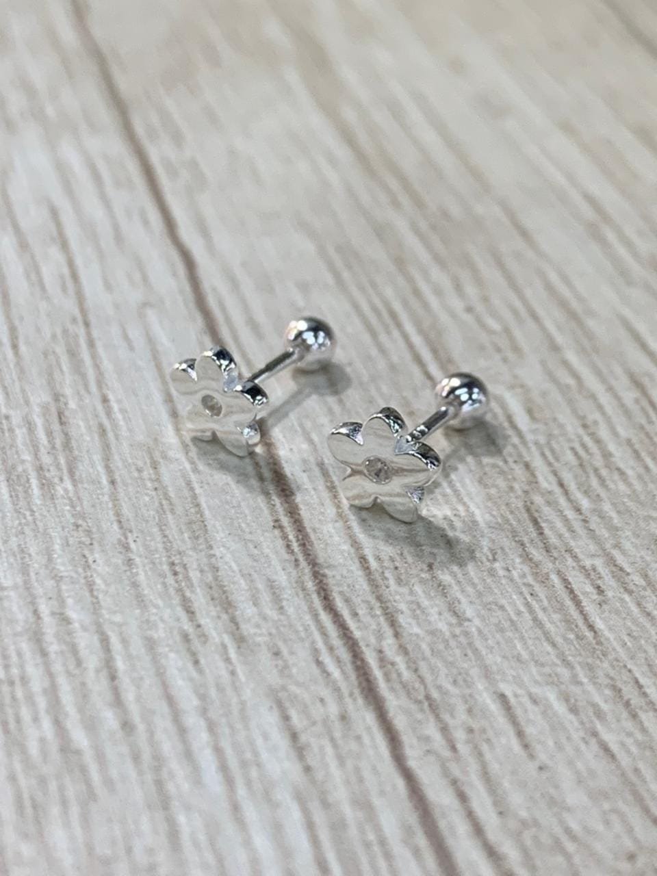 WhatsApp Image 2026-03-02 at 12.52.07 Aros plata flor circon con tope - Imagen 1