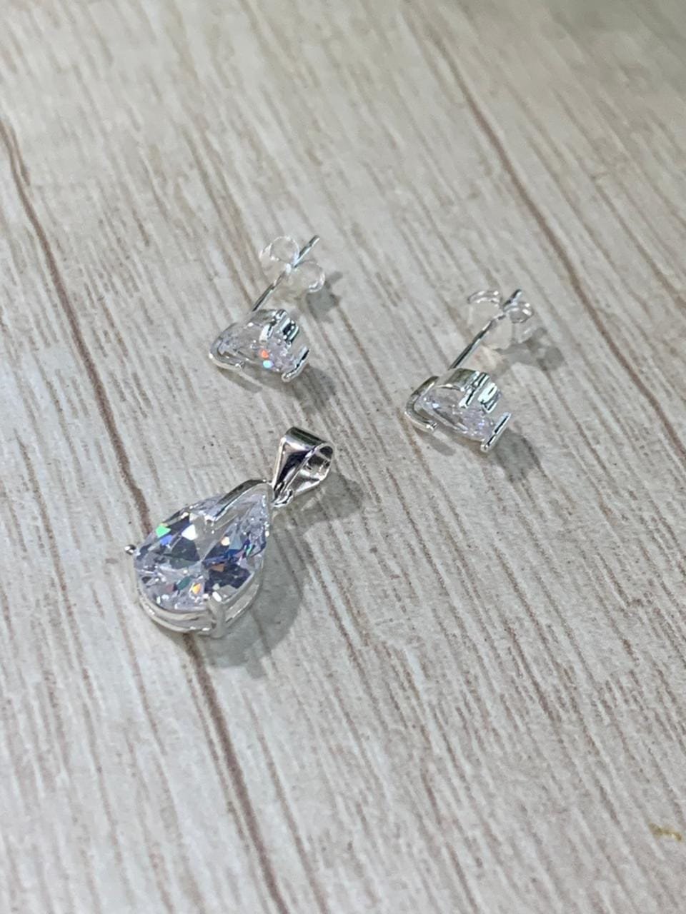 WhatsApp Image 2026-03-02 at 12.52.14 (2) Conjunto plata gota circon - Imagen 1