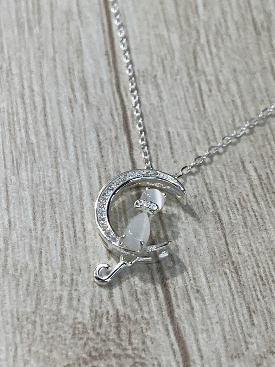 WhatsApp Image 2026-03-02 at 12.52.21 Collar plata media luna gatito circones - Imagen 4