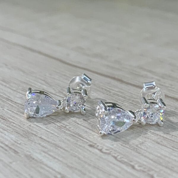 Aros plata punto de luz circon gota