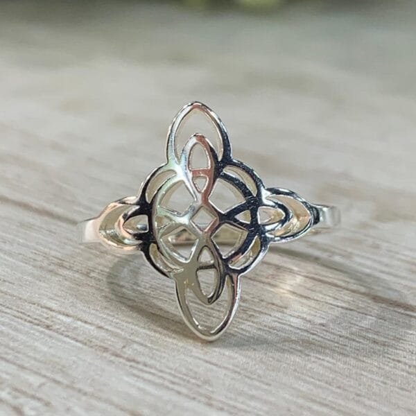 Anillo plata nudo de bruja calado N 13
