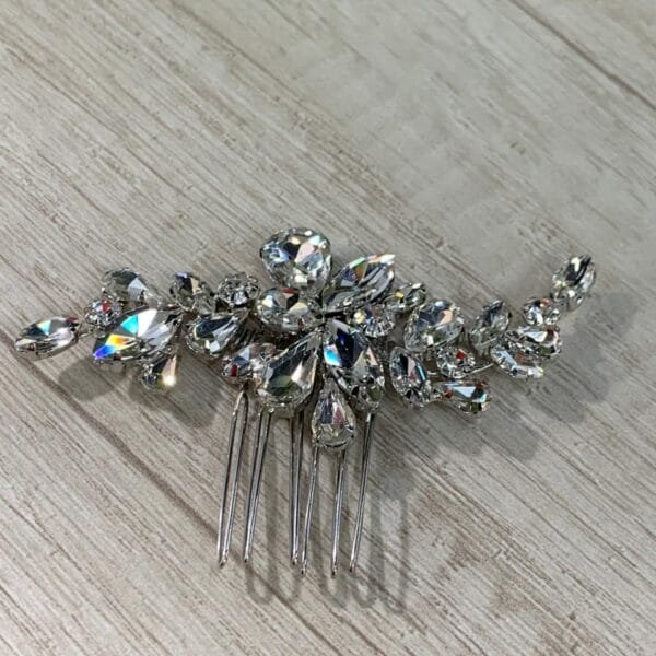 Tocado peine plateado gota