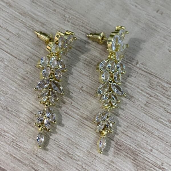 Aros racimo circon baño oro