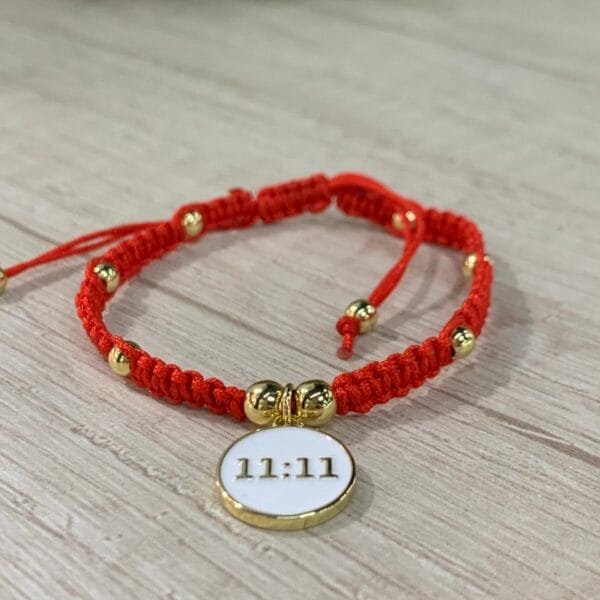 Pulsera macramé roja once once baño oro