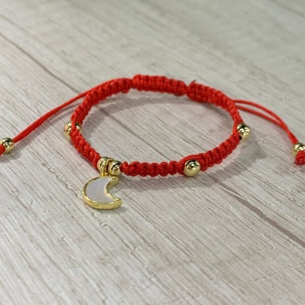 Pulsera macramé roja luna baño oro infantil