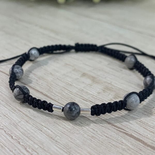 Pulsera macrame negra piedra natural gris