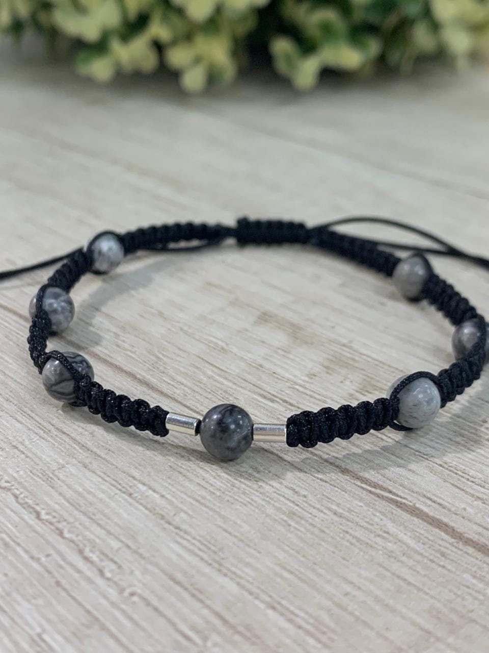WhatsApp Image 2026-03-27 at 17.46.01 (3) Pulsera macrame negra piedra natural gris - Imagen 1