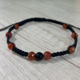 Pulsera macrame negra agatas anaranjadas