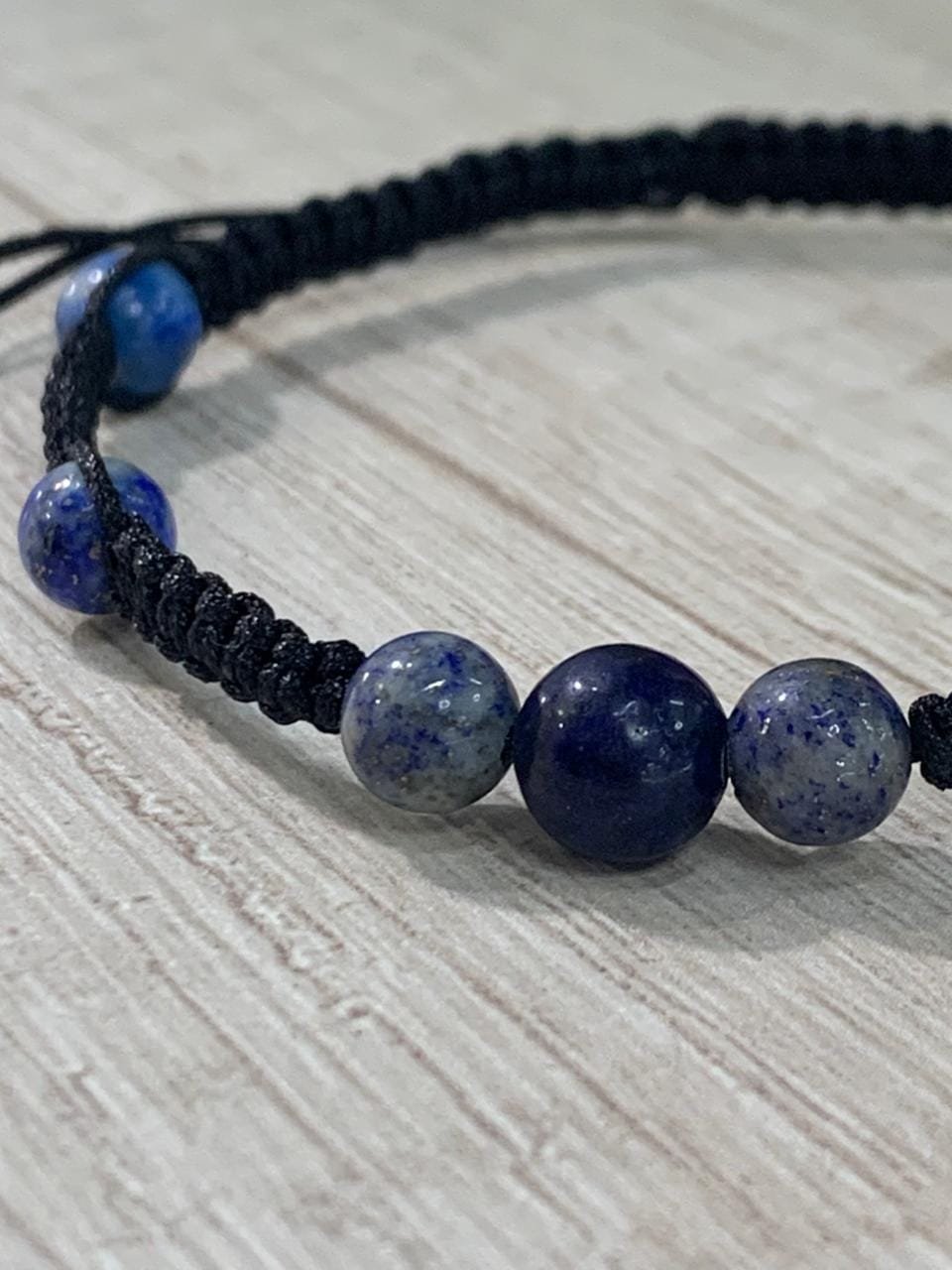 WhatsApp Image 2026-03-27 at 17.46.03 Pulsera macrame negra lapislazuli - Imagen 3