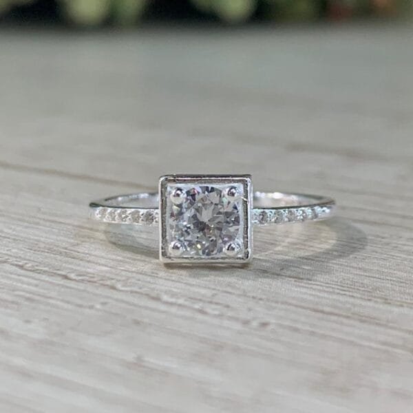Anillo plata solitario circon cajon cuadrado 4 grifas N15