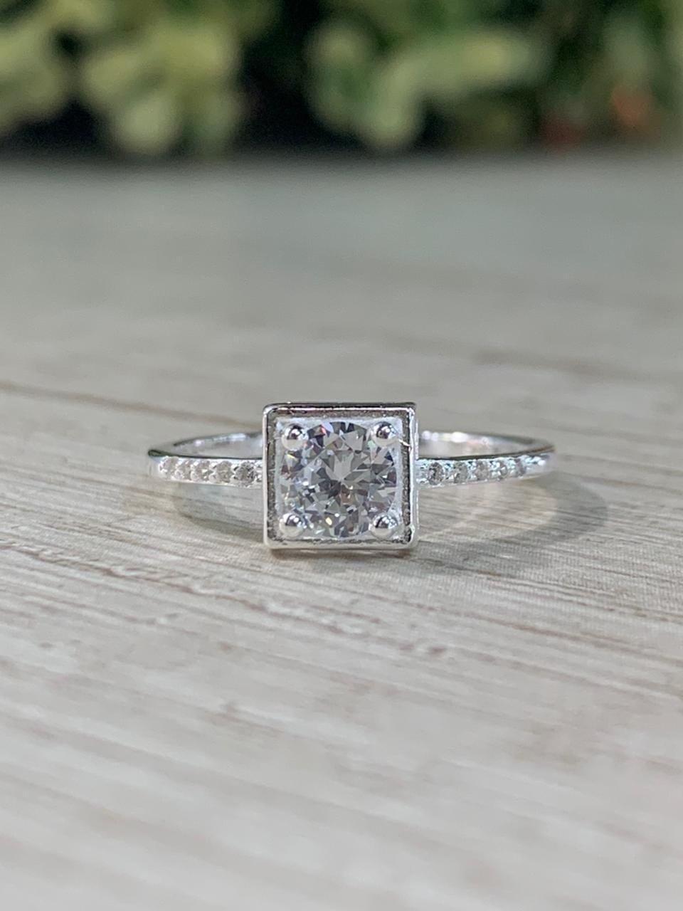 WhatsApp Image 2026-03-27 at 17.46.11 Anillo plata solitario circon cajon cuadrado 4 grifas N15 - Imagen 1