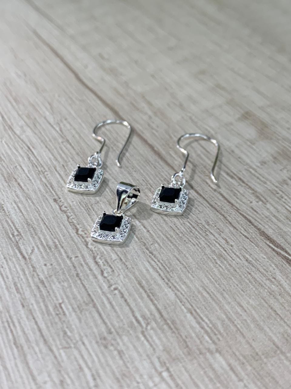 WhatsApp Image 2026-03-27 at 17.46.12 (1) Conjunto plata circon onix cuadrado microcircones - Imagen 3