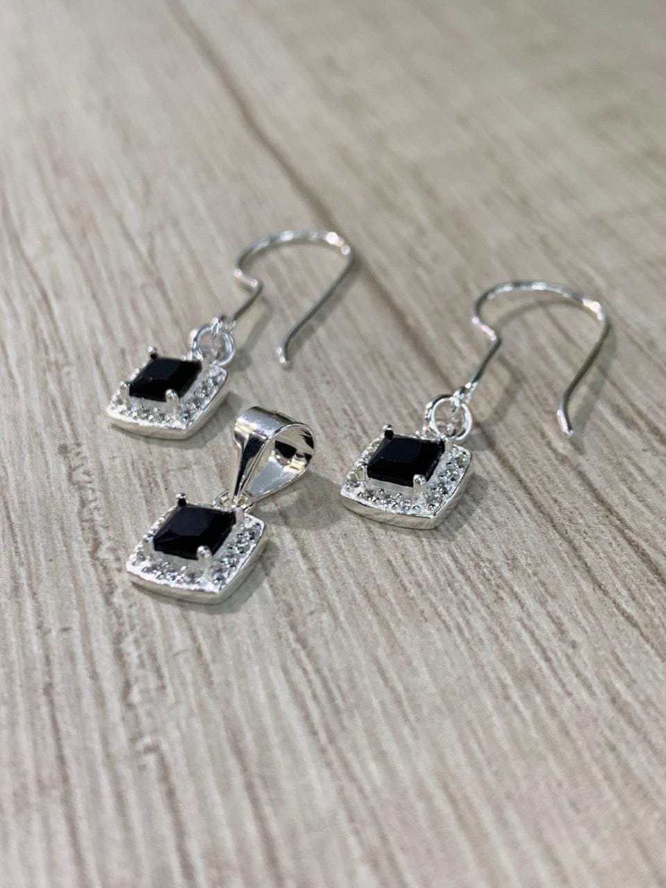 WhatsApp Image 2026-03-27 at 17.46.13 Conjunto plata circon onix cuadrado microcircones - Imagen 1