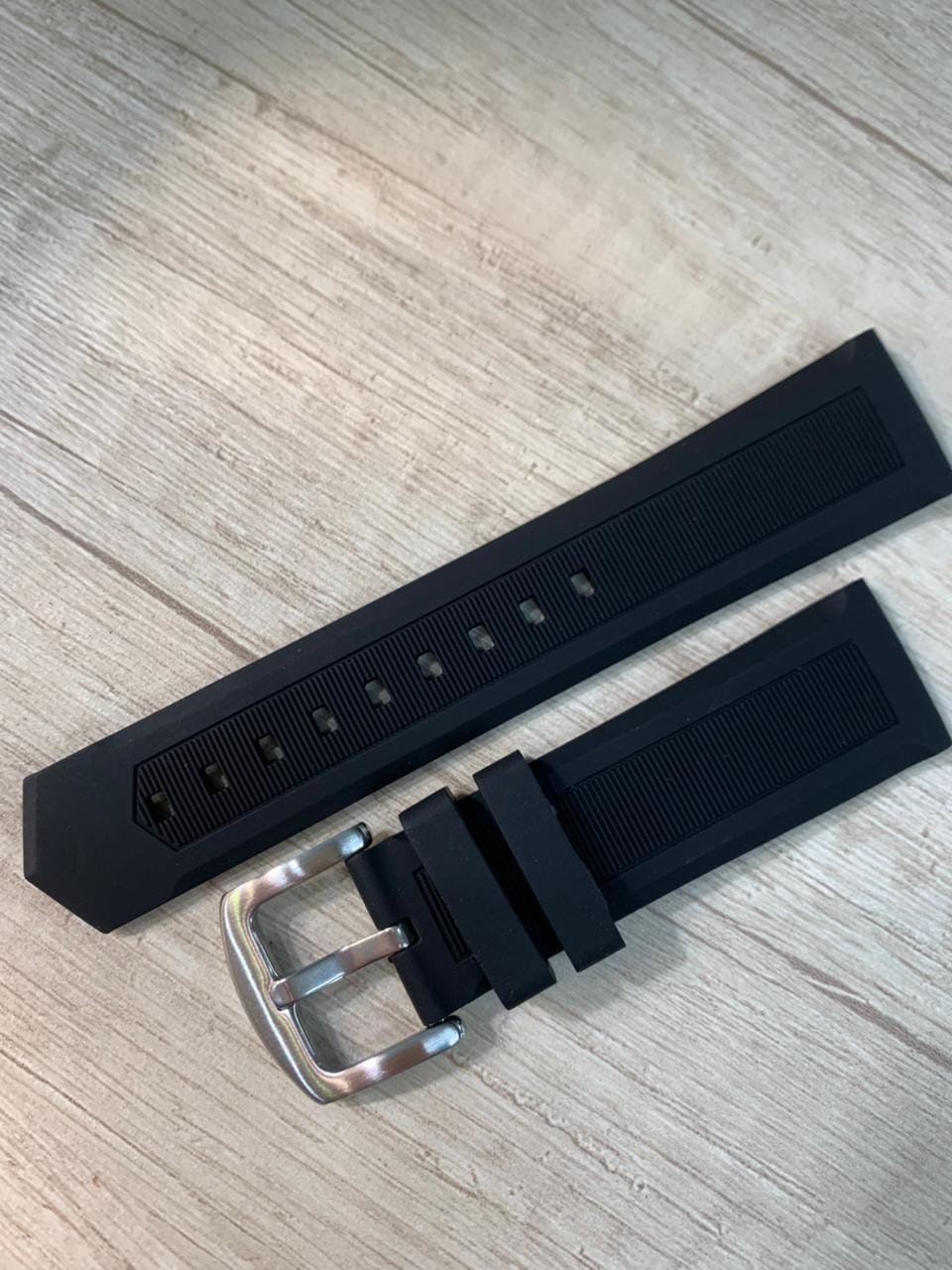 WhatsApp Image 2026-04-13 at 15.17.00 Correa resina negra lineas 22 mm - Imagen 1