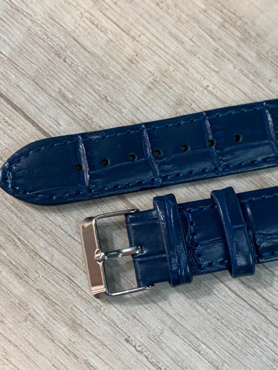 WhatsApp Image 2026-04-13 at 15.17.06 (1) Correa de ecocuero azul cocodrilo 20 XL mm - Imagen 2