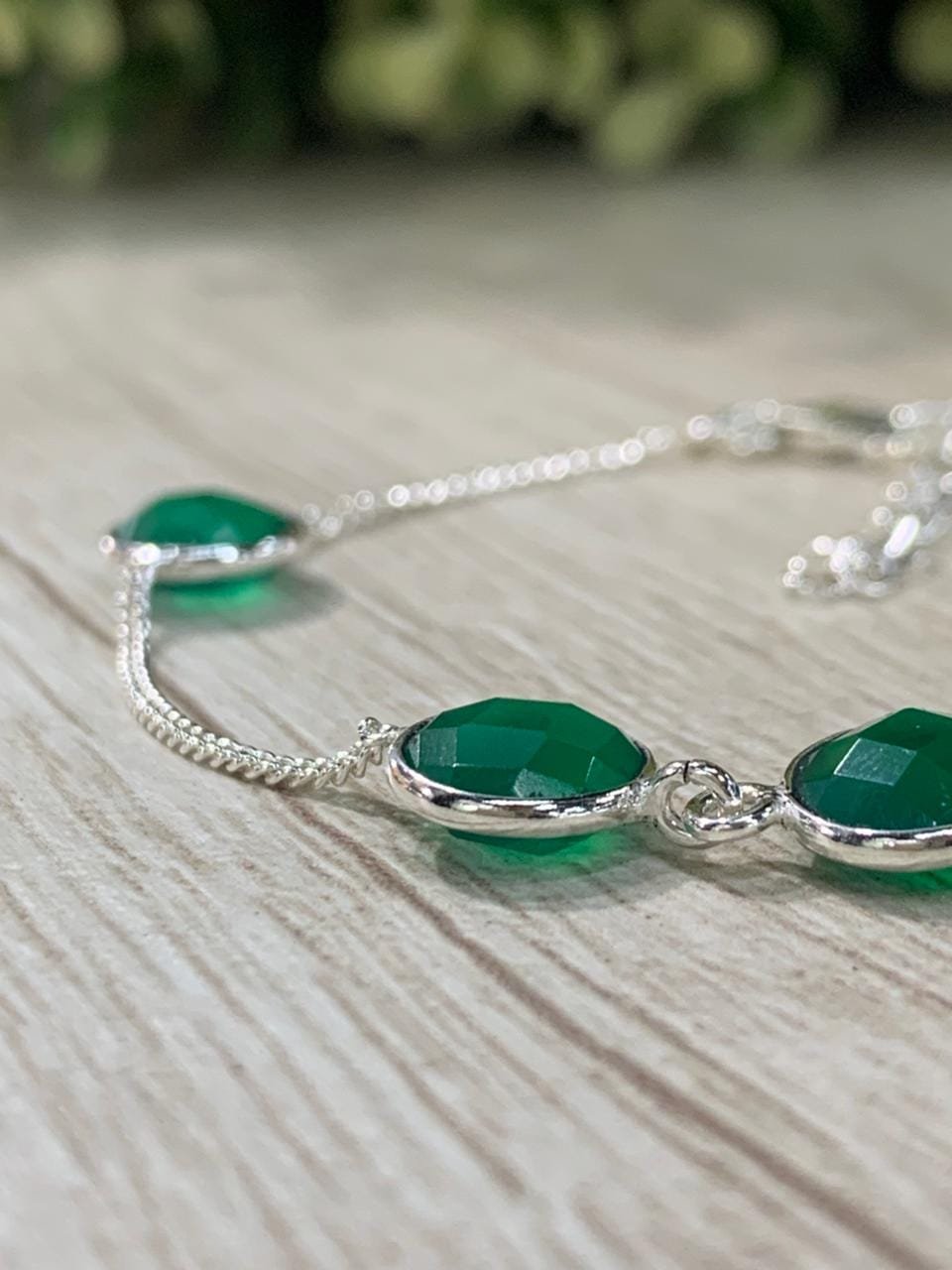 WhatsApp Image 2026-05-12 at 16.41.12 (1) Pulsera plata cristales circular verdes - Imagen 3