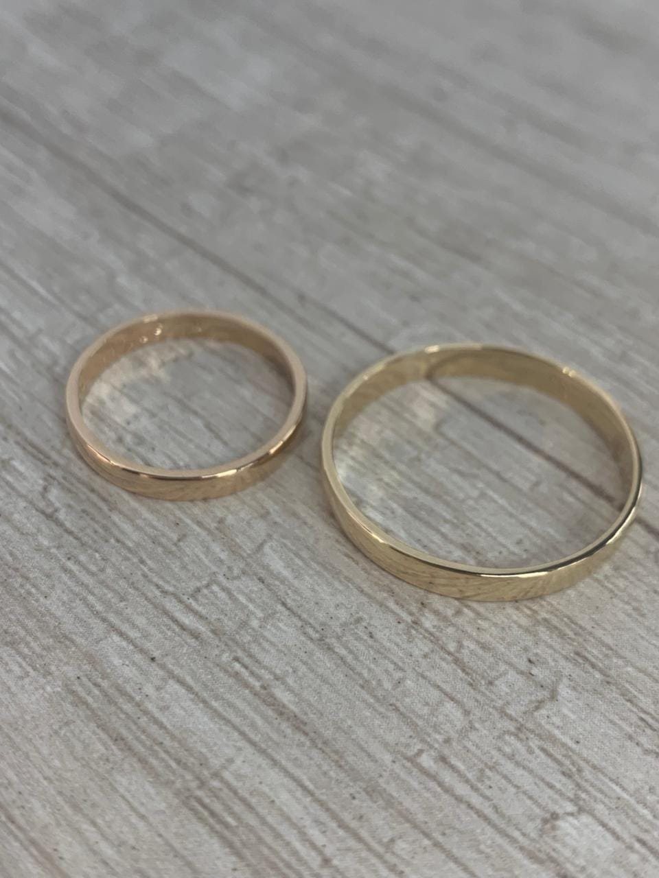 WhatsApp Image 2026-05-16 at 12.58.59 (1) Par de anillos de matrimonio oro 18 K media caña lisa 3 gr - Imagen 1