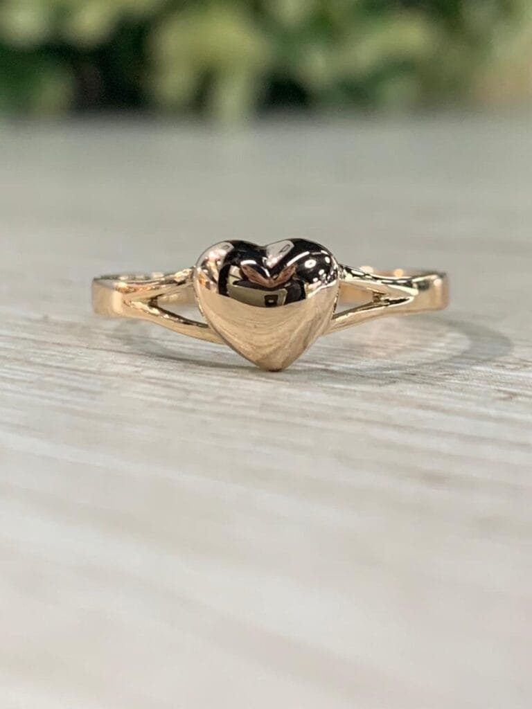 Anillo oro 18 K juvenil corazon liso 1,2 gr