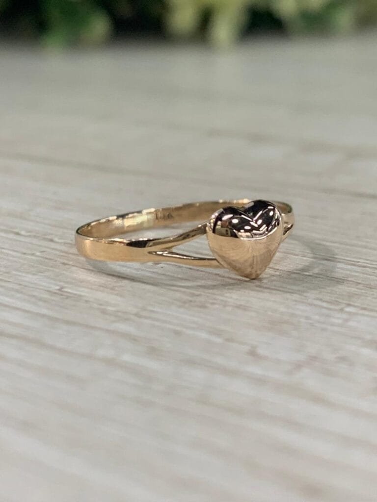 Anillo oro 18 K juvenil corazon liso 1,2 gr