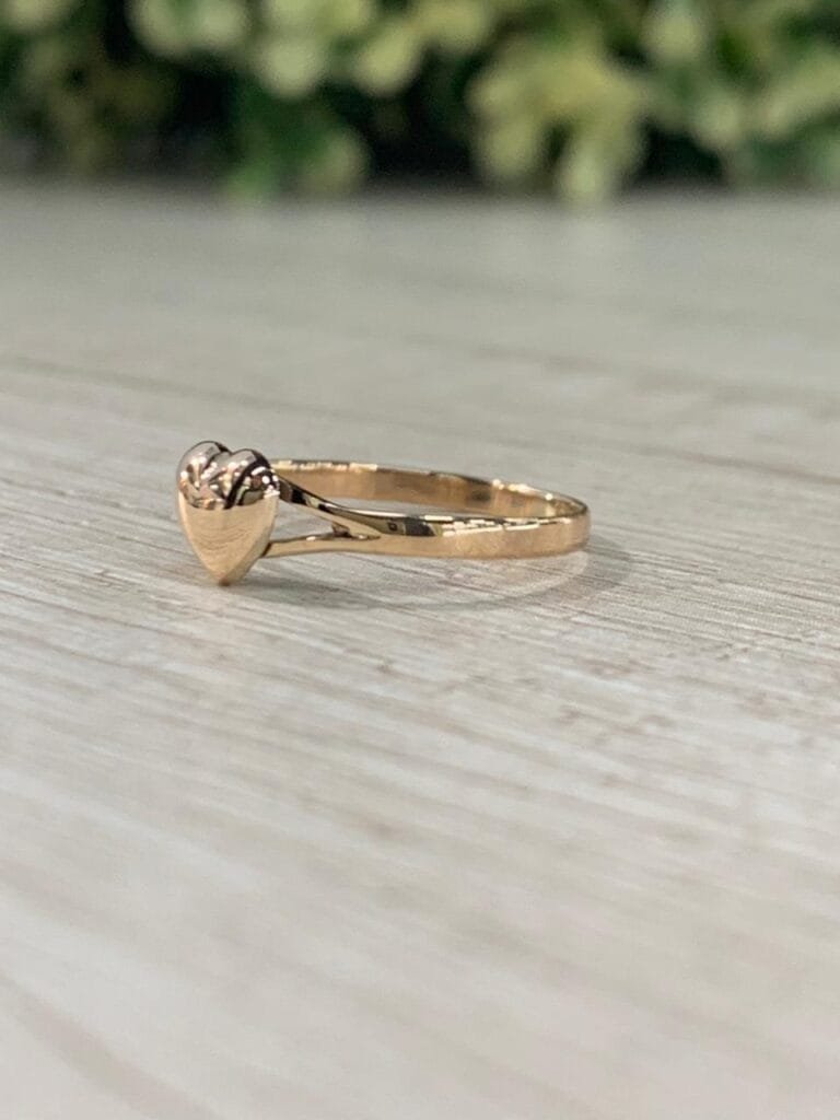 Anillo oro 18 K juvenil corazon liso 1,2 gr