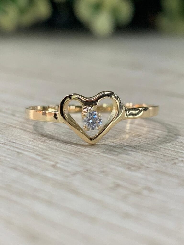 Anillo oro 18K juvenil corazon circon 1,0 gr