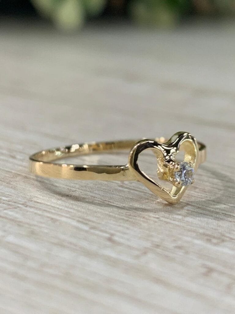Anillo oro 18K juvenil corazon circon 1,0 gr