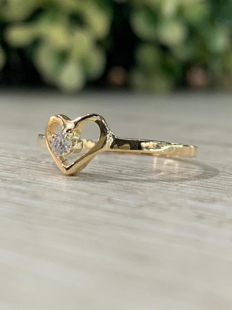 Anillo oro 18K juvenil corazon circon 1,0 gr