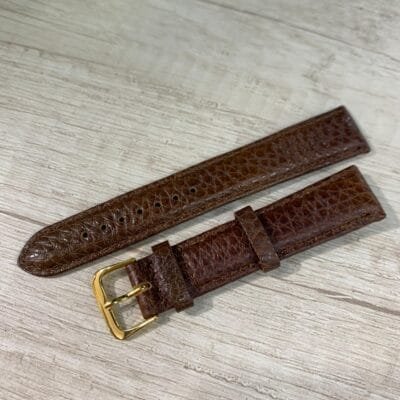 Correa ecocuero café rugosa 18 mm dorada donju