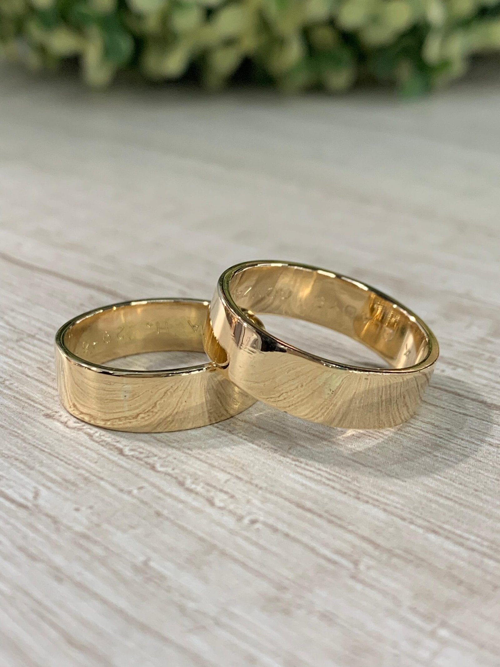 WhatsApp Image 2026-05-28 at 15.11.26 (1) Par de anillos de matrimonio oro 18 K plana lisa 6 mm - Imagen 1