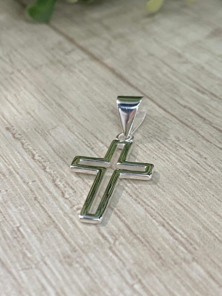 Colgante plata cruz calada lisa