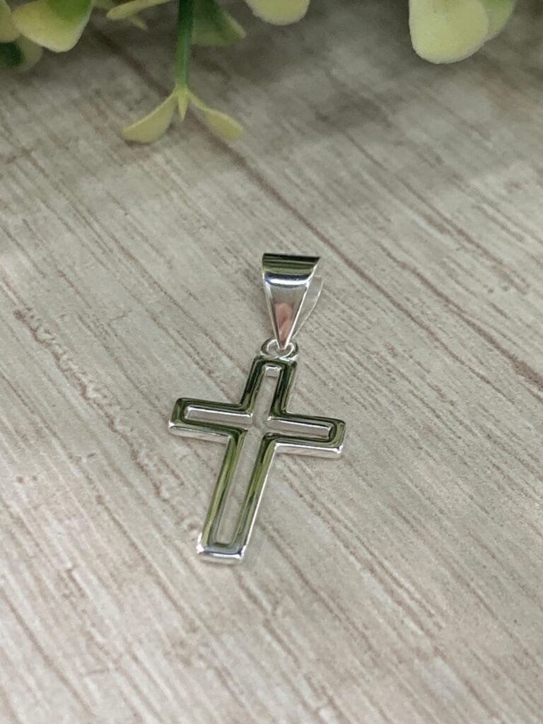 Colgante plata cruz calada lisa