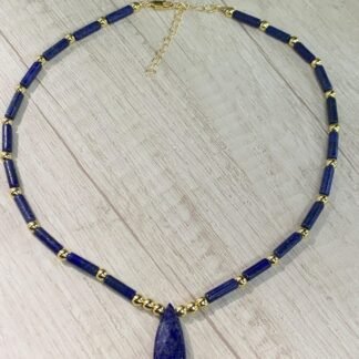 Collar lapislazuli tubular y gota baño oro