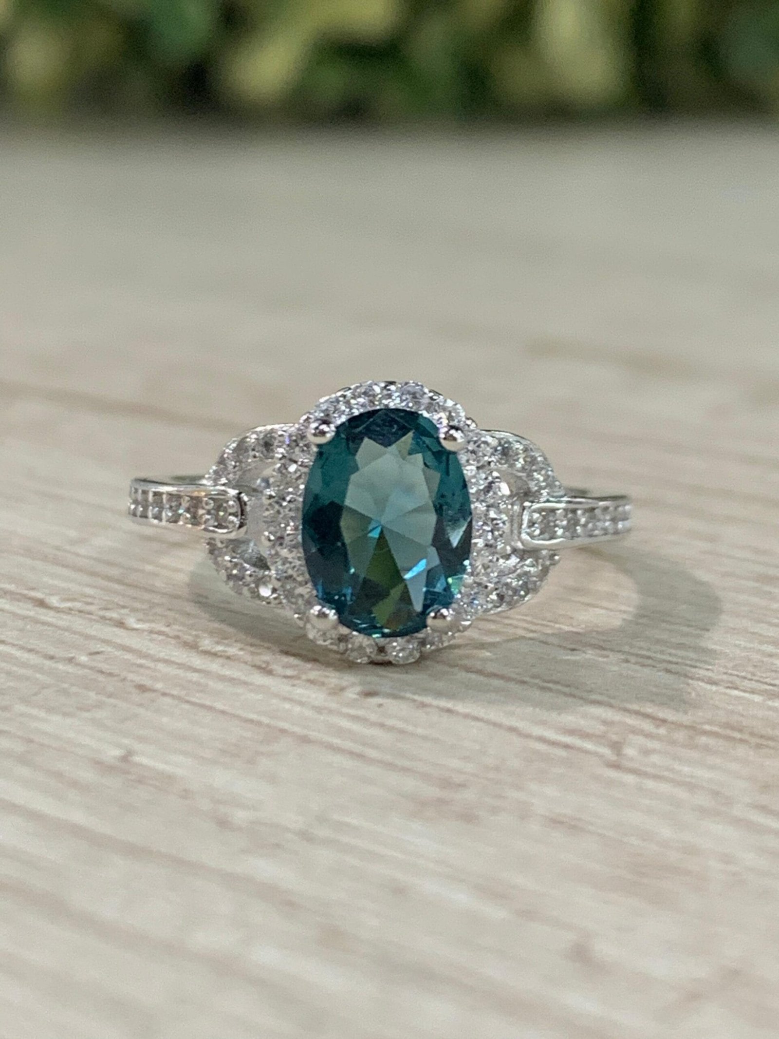 WhatsApp Image 2026-06-09 at 16.39.15 Anillo plata rodinada solitario verde azulado N12 - Imagen 1