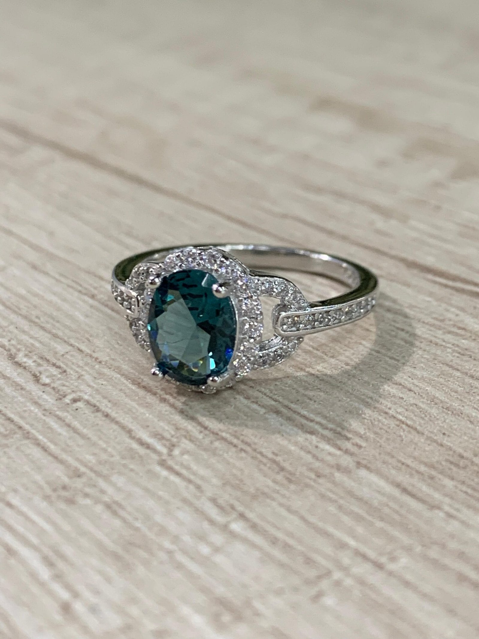 WhatsApp Image 2026-06-09 at 16.39.17 (1) Anillo plata rodinada solitario verde azulado N12 - Imagen 2