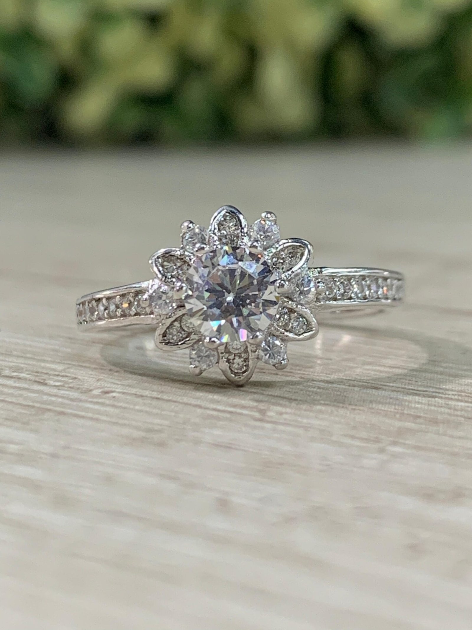 WhatsApp Image 2026-06-09 at 16.39.19 (1) Anillo plata rodinada flor circones N12 - Imagen 1