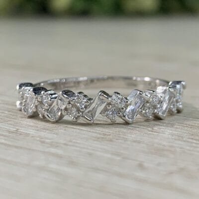 Anillo plata rodinada medio cintillo baguette N16