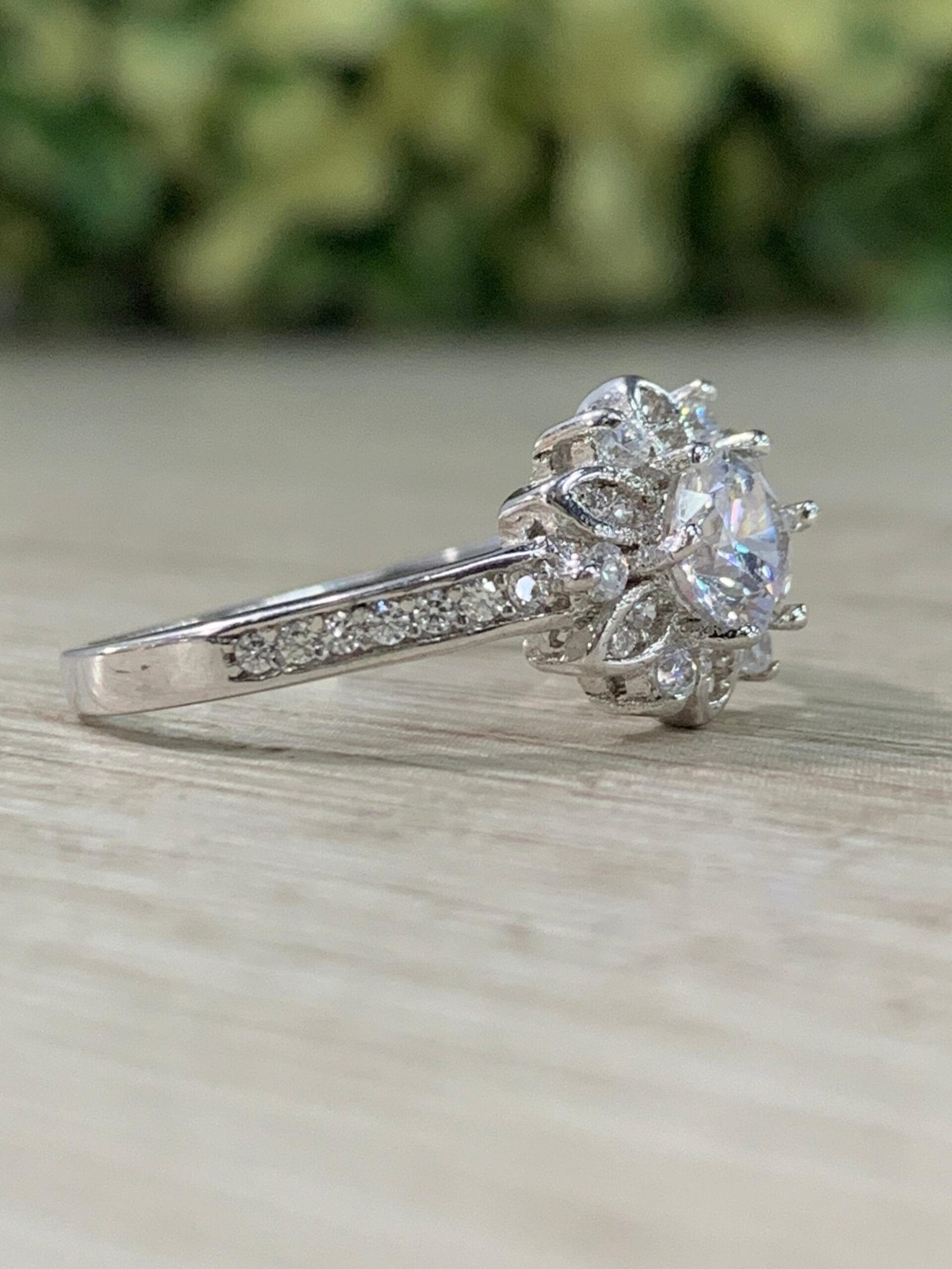 WhatsApp Image 2026-06-09 at 16.39.20 Anillo plata rodinada flor circones N12 - Imagen 2