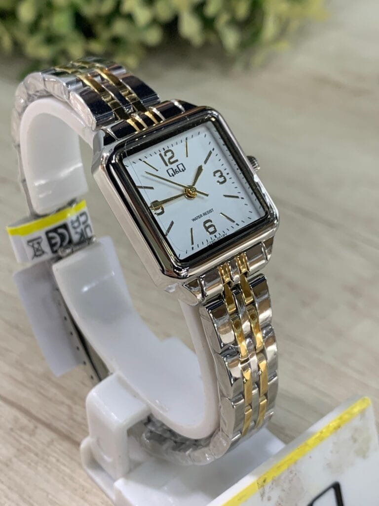 Reloj Q&Q Q28C-001 Dama Metal