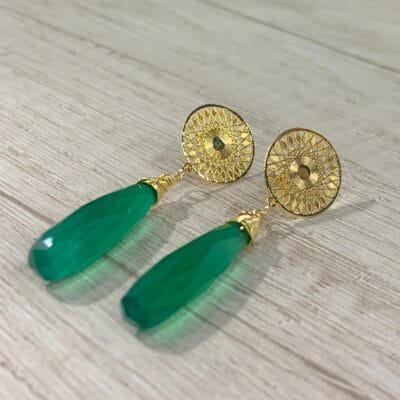 Aros gota calcedonia verde baño oro