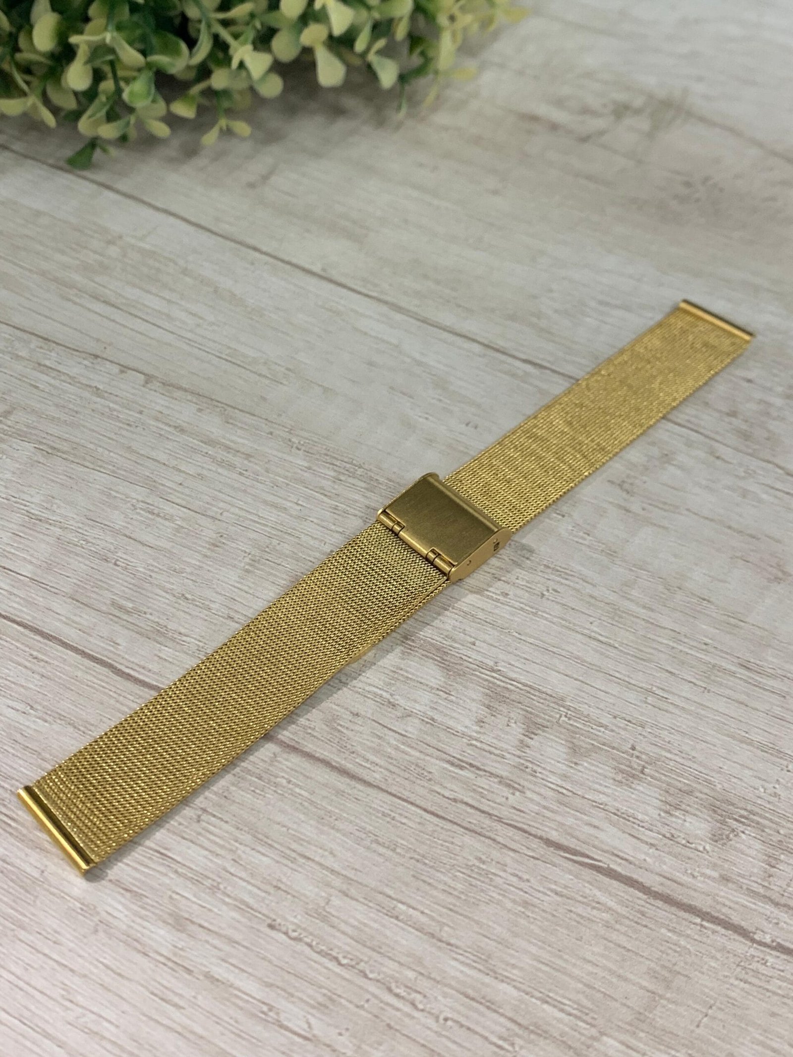 WhatsApp Image 2026-06-12 at 16.50.57 (1) Correa de reloj metalico dorado 18 mm - Imagen 1