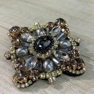 Prendedor soutache negro dorado
