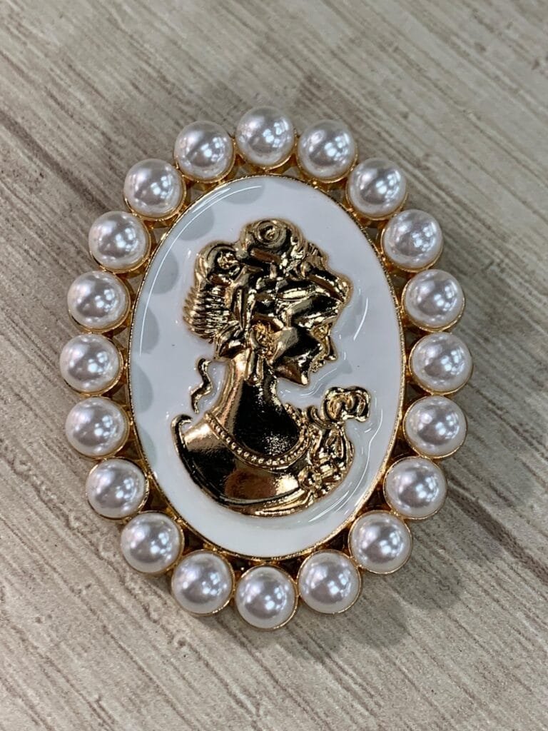 Prendedor camafeo perlas blanco fantasia fina