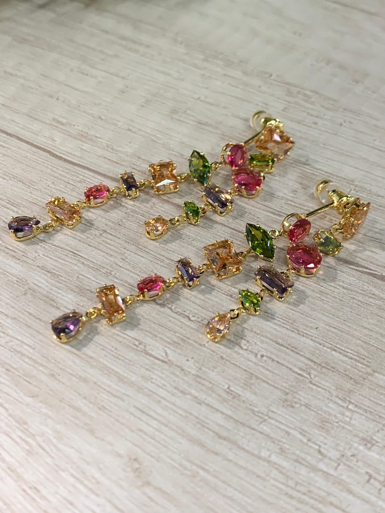 Aros baño en oro colgantes multicolor