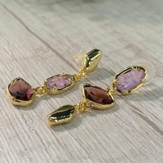 Aros colgantes multicolor asimetricos baño oro